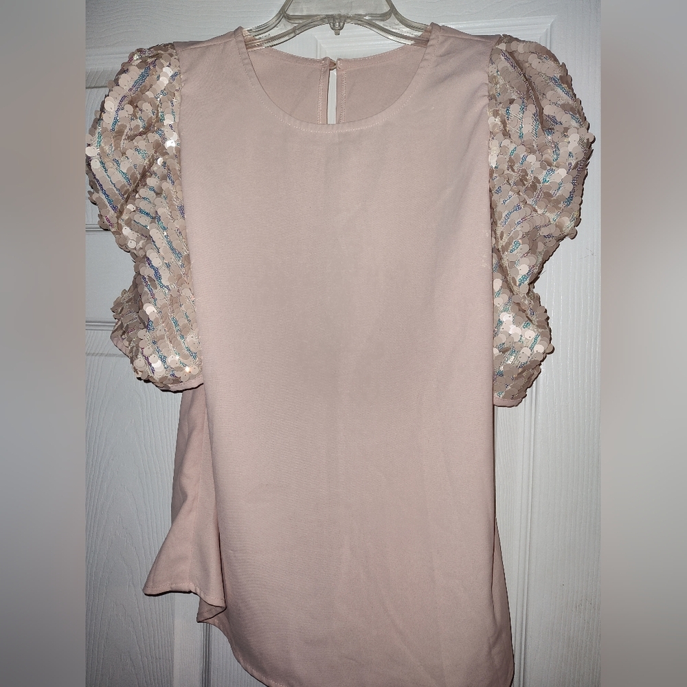 Boutique top with sequin arms, size Medium excellent condition